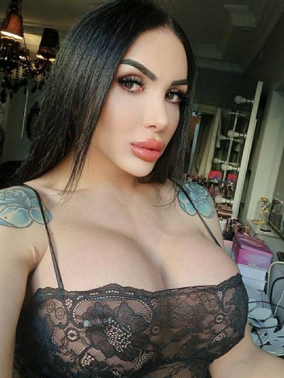 Транссексуалка Афет